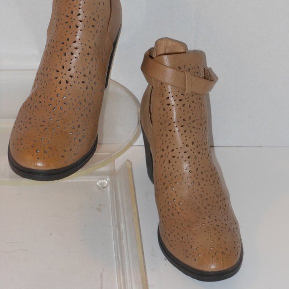 FOREVER 21 ANKLE BOOTS SIZE 10 MEDIUM - Picture 5 of 6